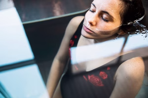 Efekt mokrych rzęs (wet look) – hit czy kit?