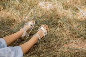 Jak buty wspierają zdrowie stóp dzieci? Sprawdzamy fenomen sandałów Birkenstock